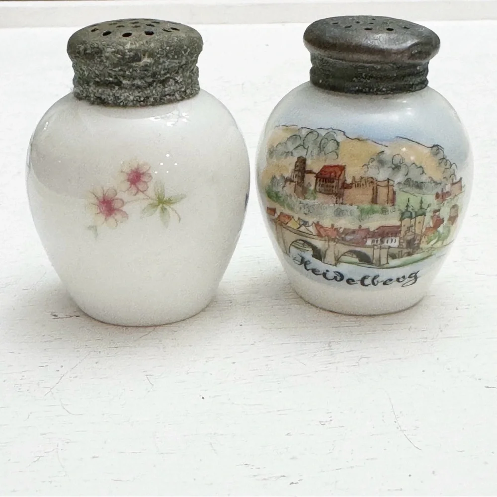 Berlin Thomas of Germany 892 Vintage Salt & Pepper Shakers Hand Painted - Picture 1 of 12